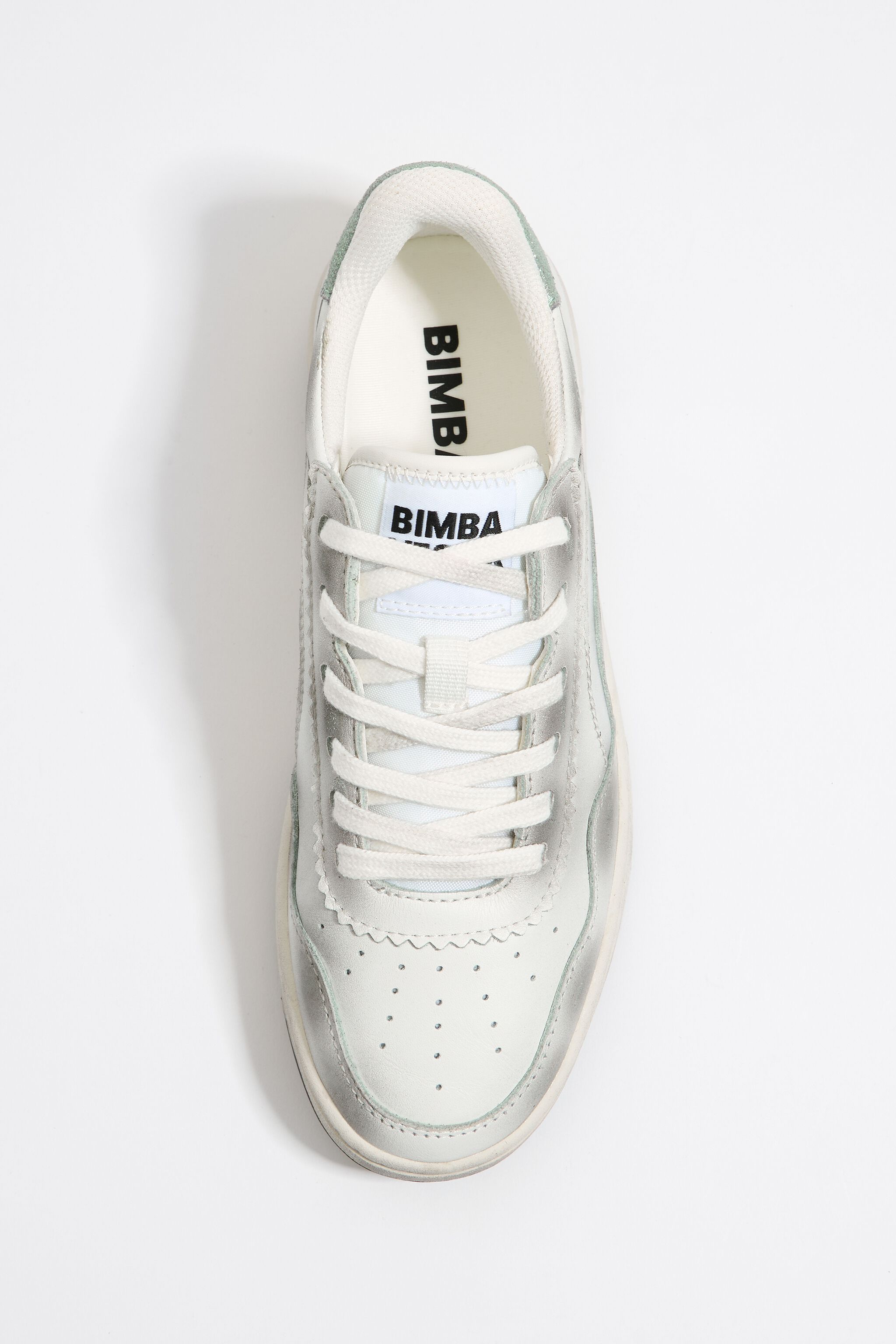 Zapatillas bimba y lola blancas sale