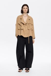 Cazadora fluida cruzada camel