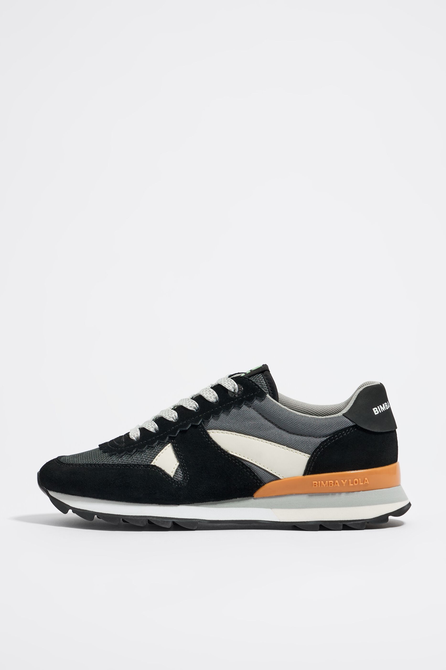 Deportivas negras bimba online y lola