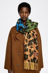 Chal acr&iacute;lico jacquard animal print colores combinados