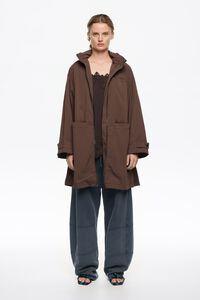 Gabardina l&iacute;nea A marr&oacute;n oscuro