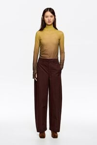 Pantal&oacute;n barrel algod&oacute;n t&eacute;cnico marr&oacute;n oscuro