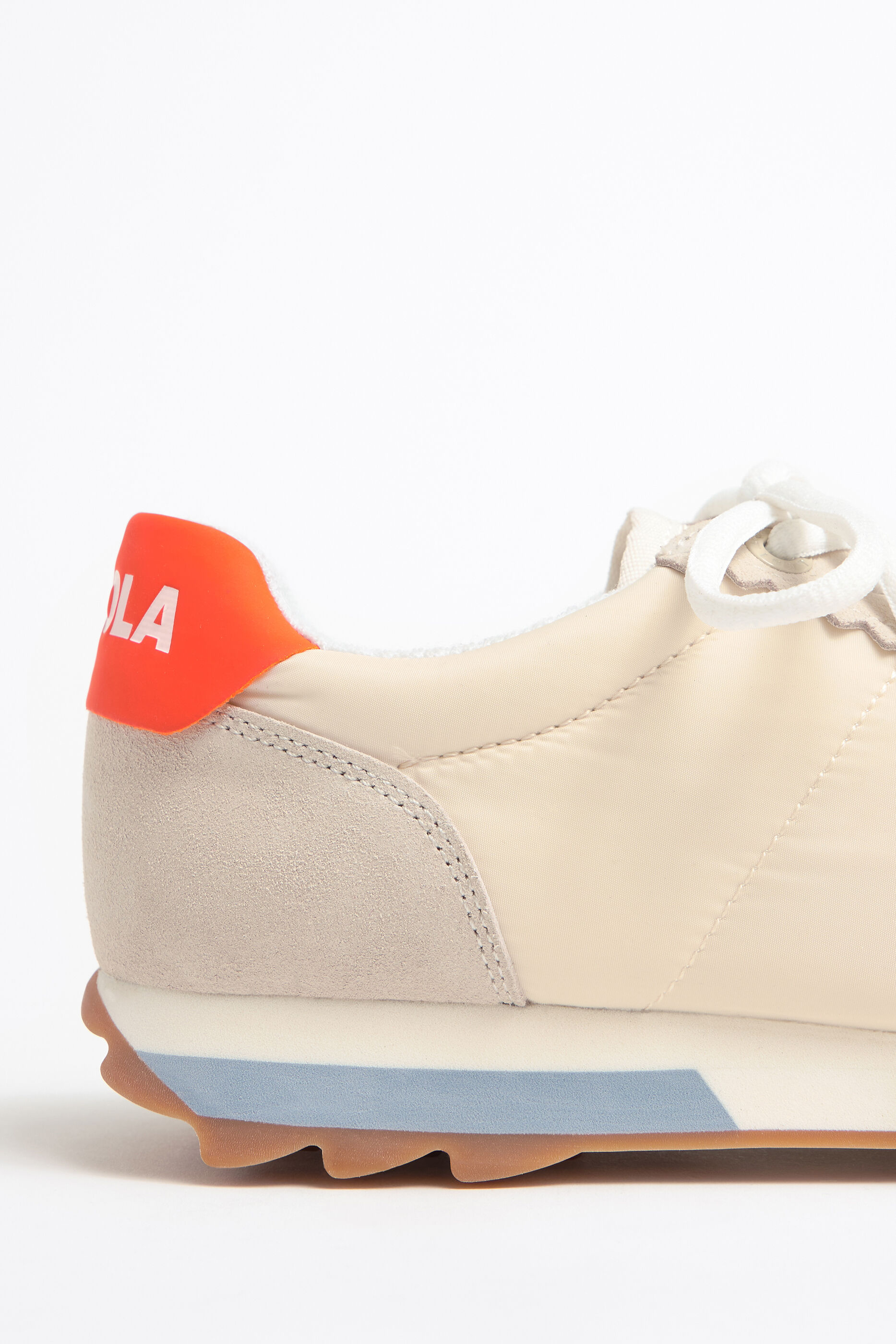 Deportiva retro blanco roto