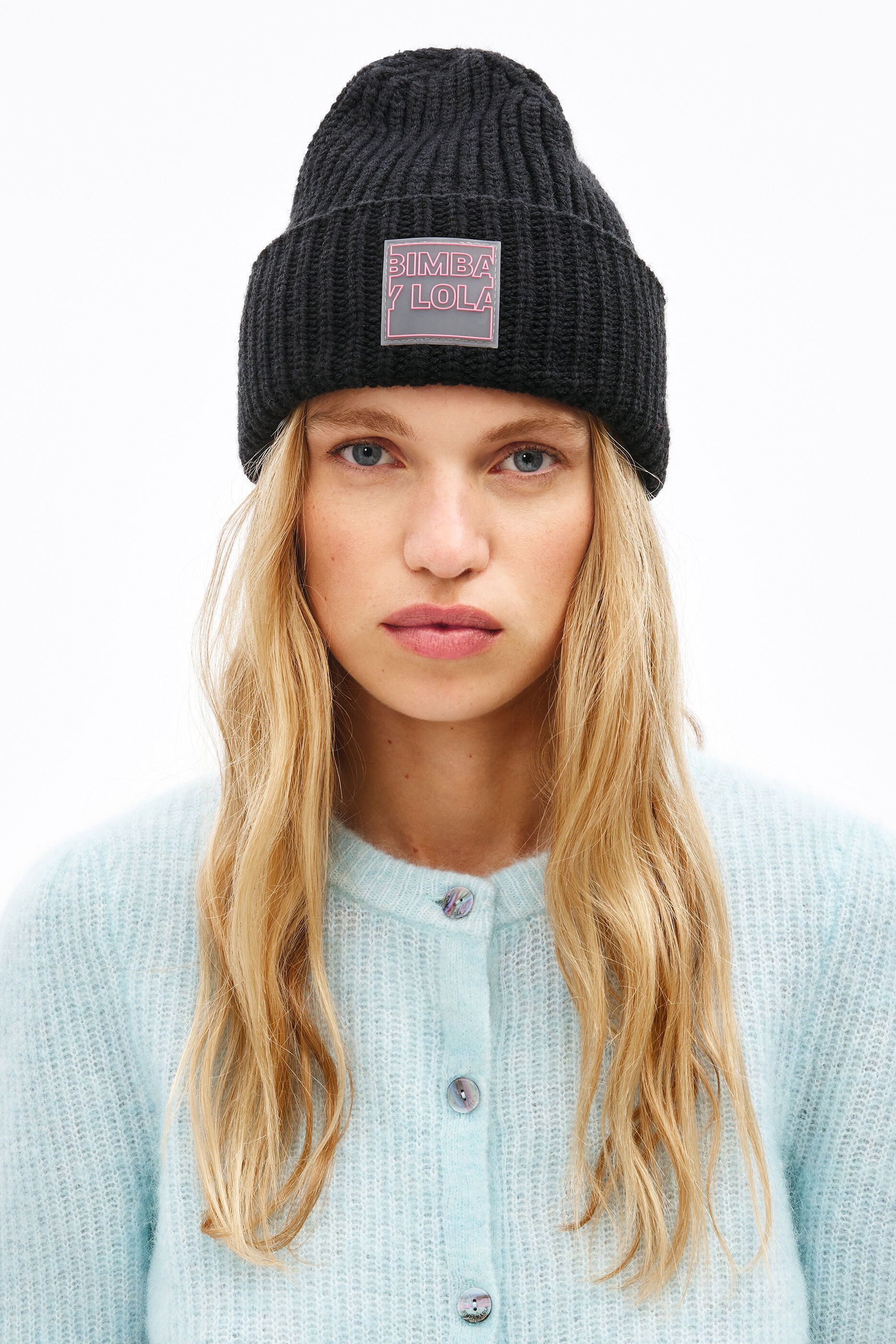 Gorro punto negro