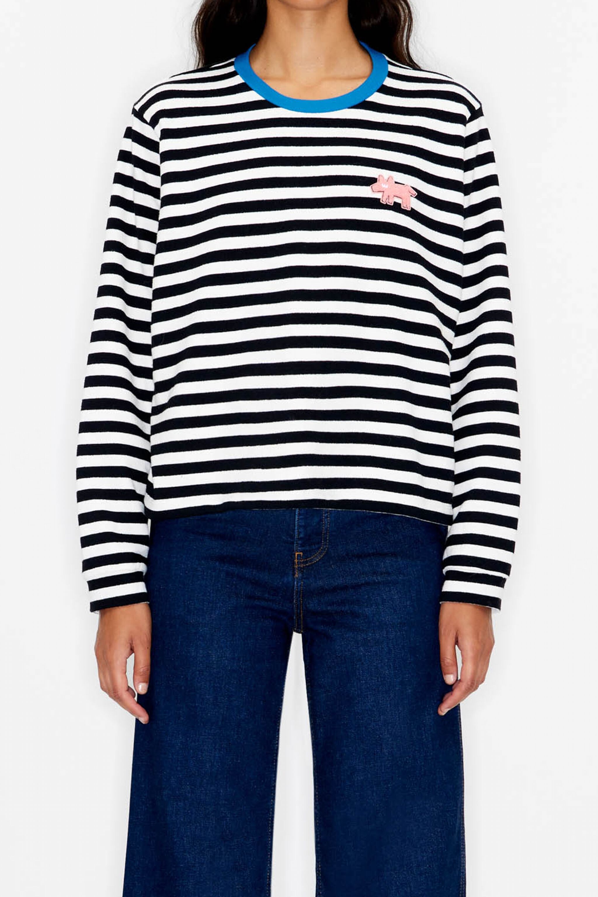 Polera negra shop con rayas blancas