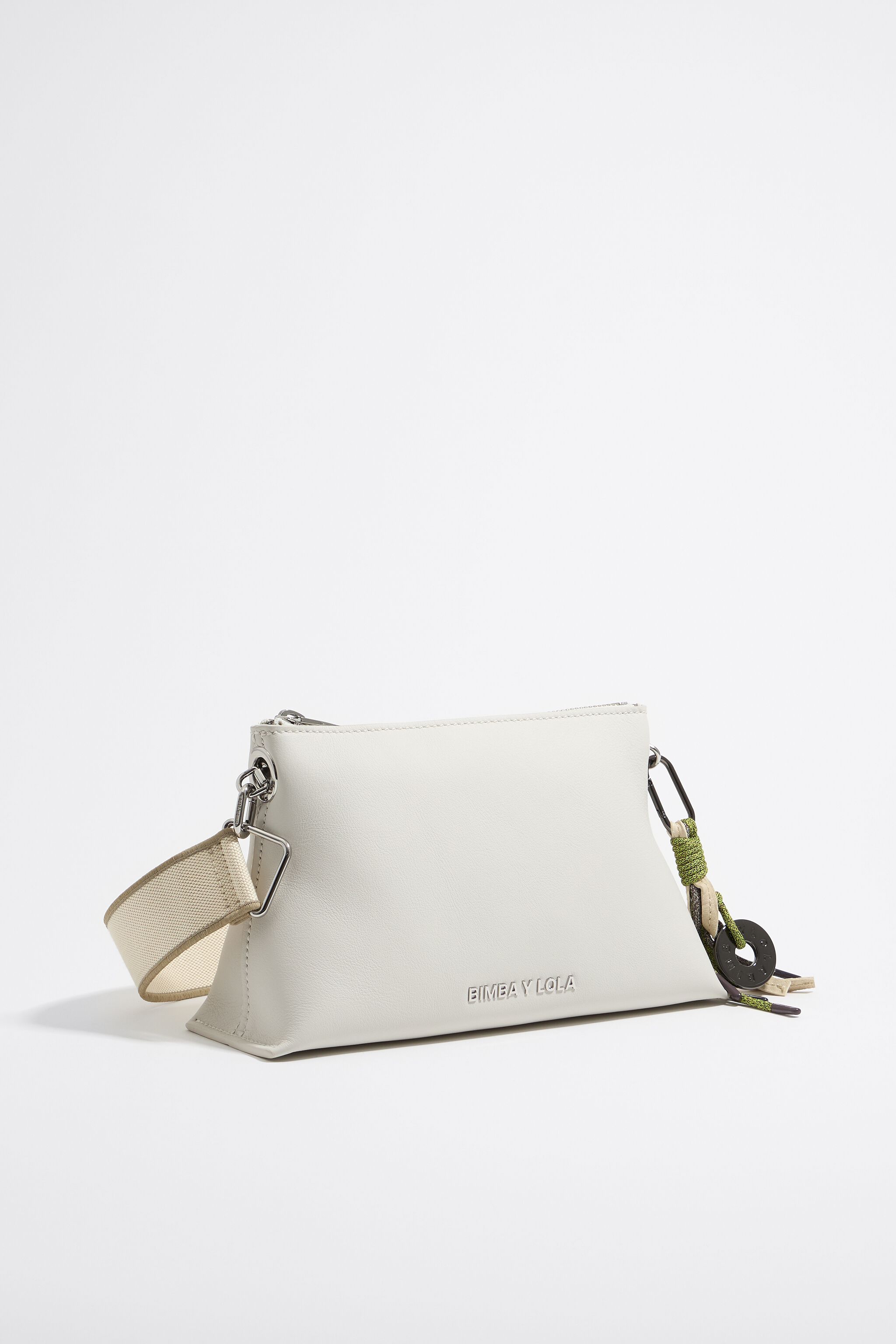 Bolso trapecio pequeno piel blanco roto