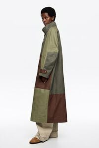 Gabardina largo maxi patchwork caqui