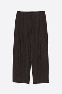 Pantal&oacute;n Carrot pinzas cuadros marr&oacute;n