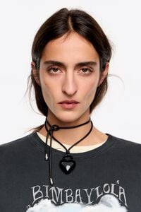 Collar cord&oacute;n coraz&oacute;n candado negro