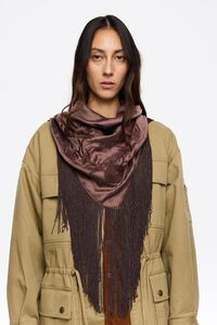 Pa&ntilde;uelo flecos marr&oacute;n