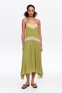Vestido de tirantes plisado l&iacute;nea A verde claro