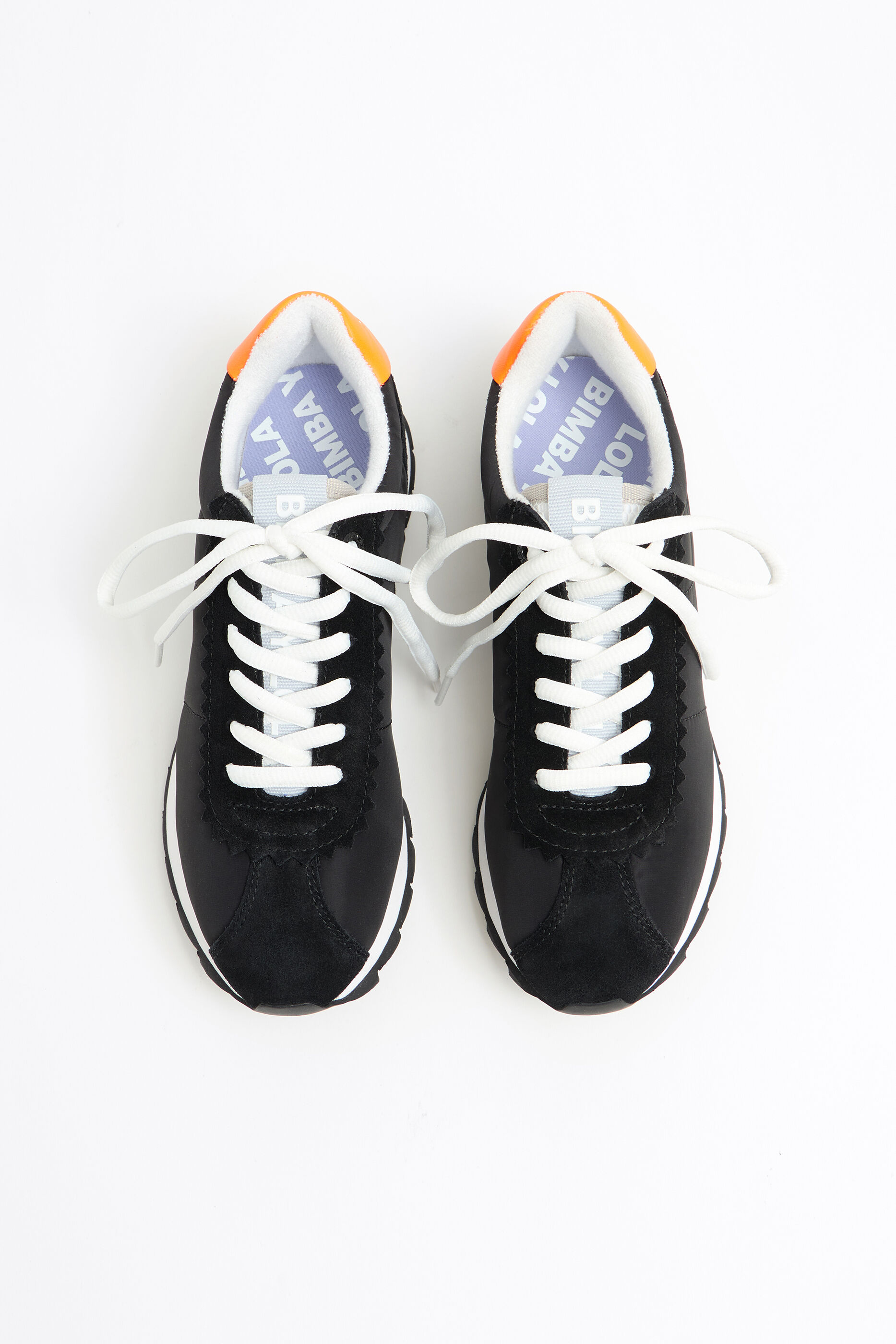 Deportiva retro negra