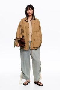 Pantal&oacute;n jogger fruncido denim azul claro