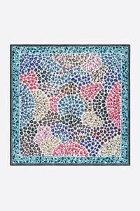 Pa&ntilde;uelo flores y marco azul