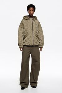 Chaquet&oacute;n corto acolchado capucha caqui claro