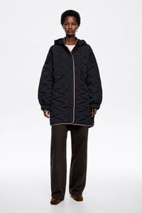 Chaquet&oacute;n acolchado capucha negro