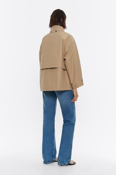 Gabardina línea A corta camel Gabardina línea A corta camel