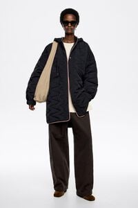 Chaquet&oacute;n acolchado capucha negro