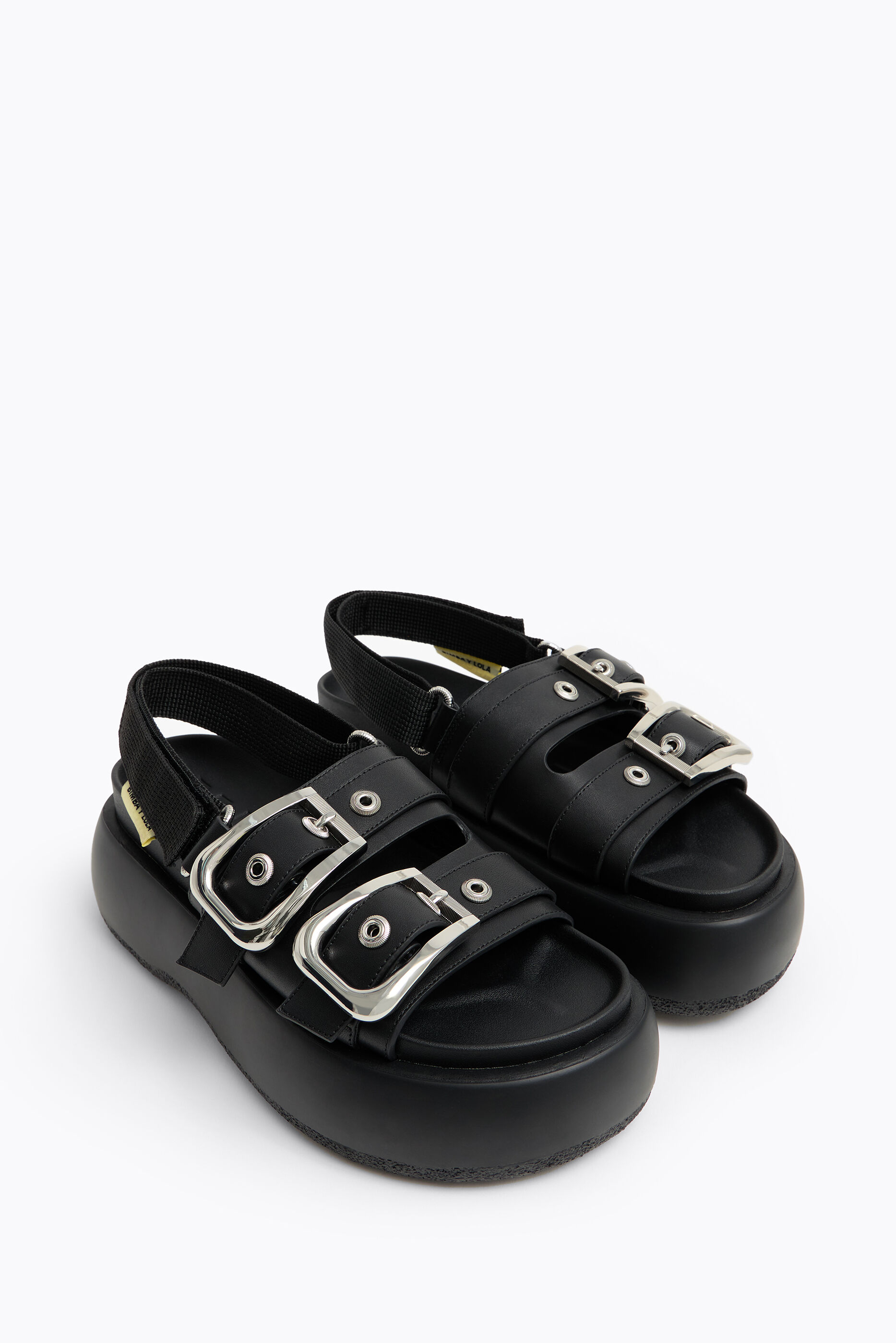 Coming soon Sandalia plataforma hebillas piel negra $ 149.000 $ 119.200  Sandalia deportiva negra $ 134.000 $ 107.200 Sandalia plataforma negra $  119.000 $ 95.200 Sandalia plataforma Animal print $ 119.000 $ 95.200  Sandalia plataforma verde 