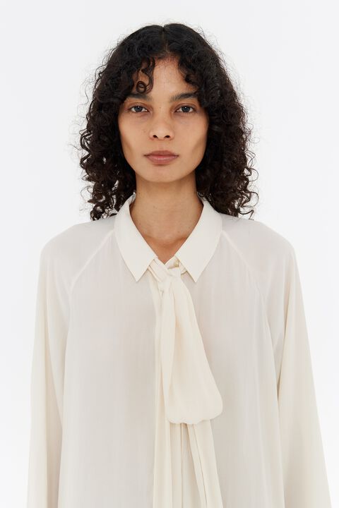 Blusa larga lazada crema Blusa larga lazada crema