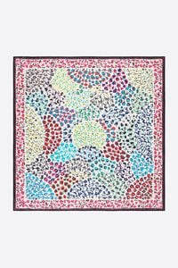 Pa&ntilde;uelo flores y marco blanco