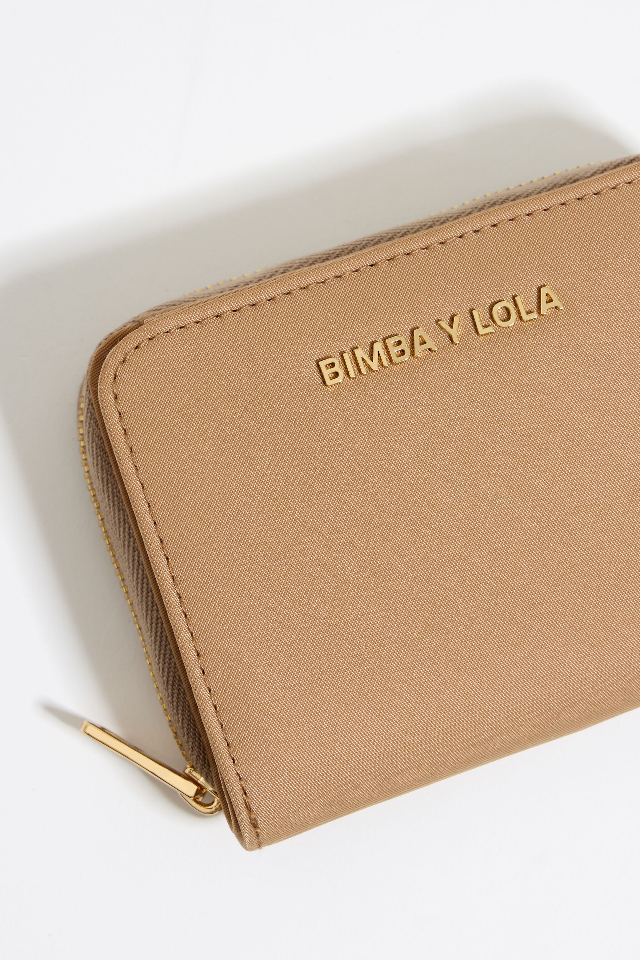 Cartera solapa nylon tostada