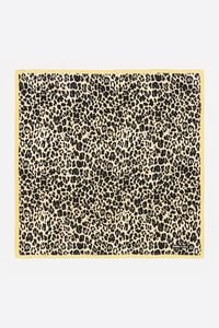 Pa&ntilde;uelo leopardo marco contraste