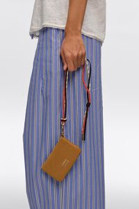 Cartera con solapa peque&ntilde;a nylon caramelo