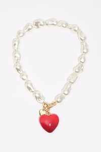 Collar perlas y coraz&oacute;n rojo