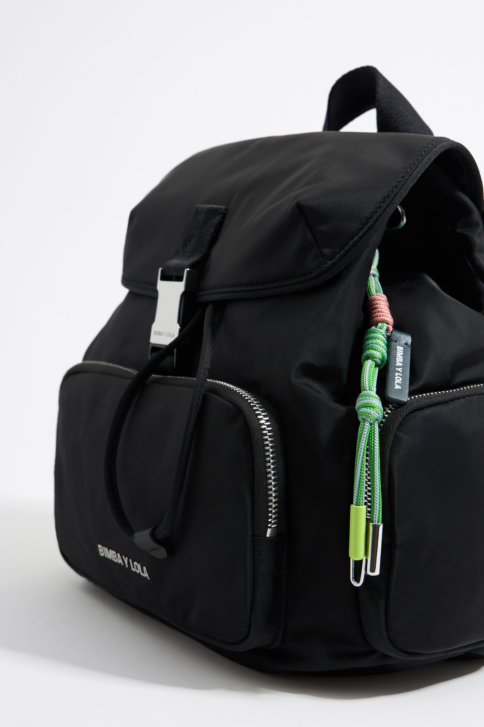 Mochila mediana Pocket nylon negra