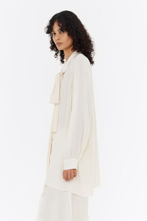 Blusa larga lazada crema Blusa larga lazada crema