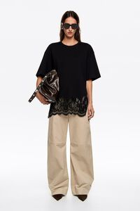 Camiseta oversize encajes negra
