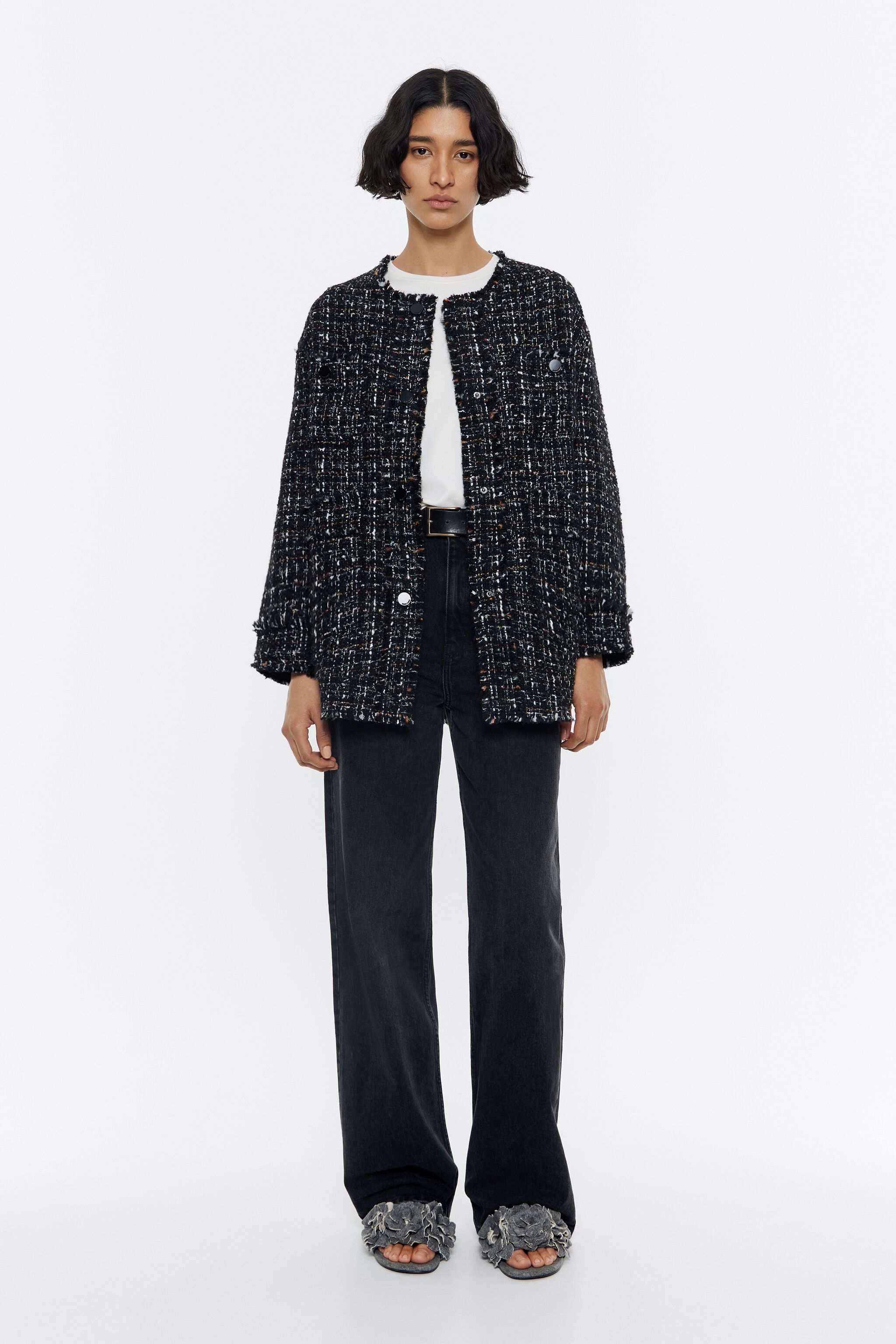 Chaqueta tweed desflecada negra