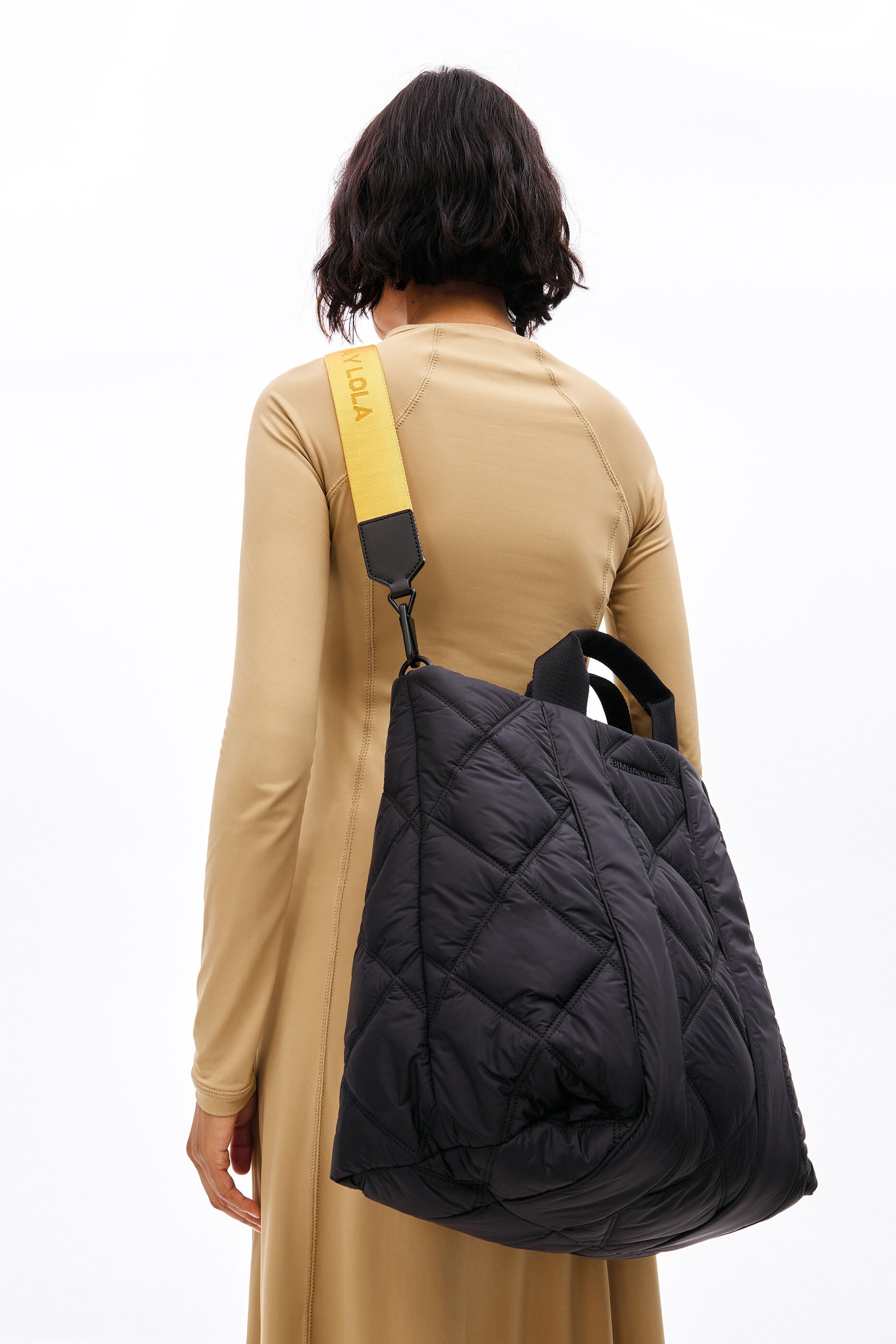 Bolso shopper L acolchado nylon negro