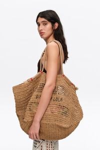 Bolso de hombro grande efecto rafia natural oscuro