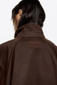 Gabardina l&iacute;nea A encerada marr&oacute;n oscuro