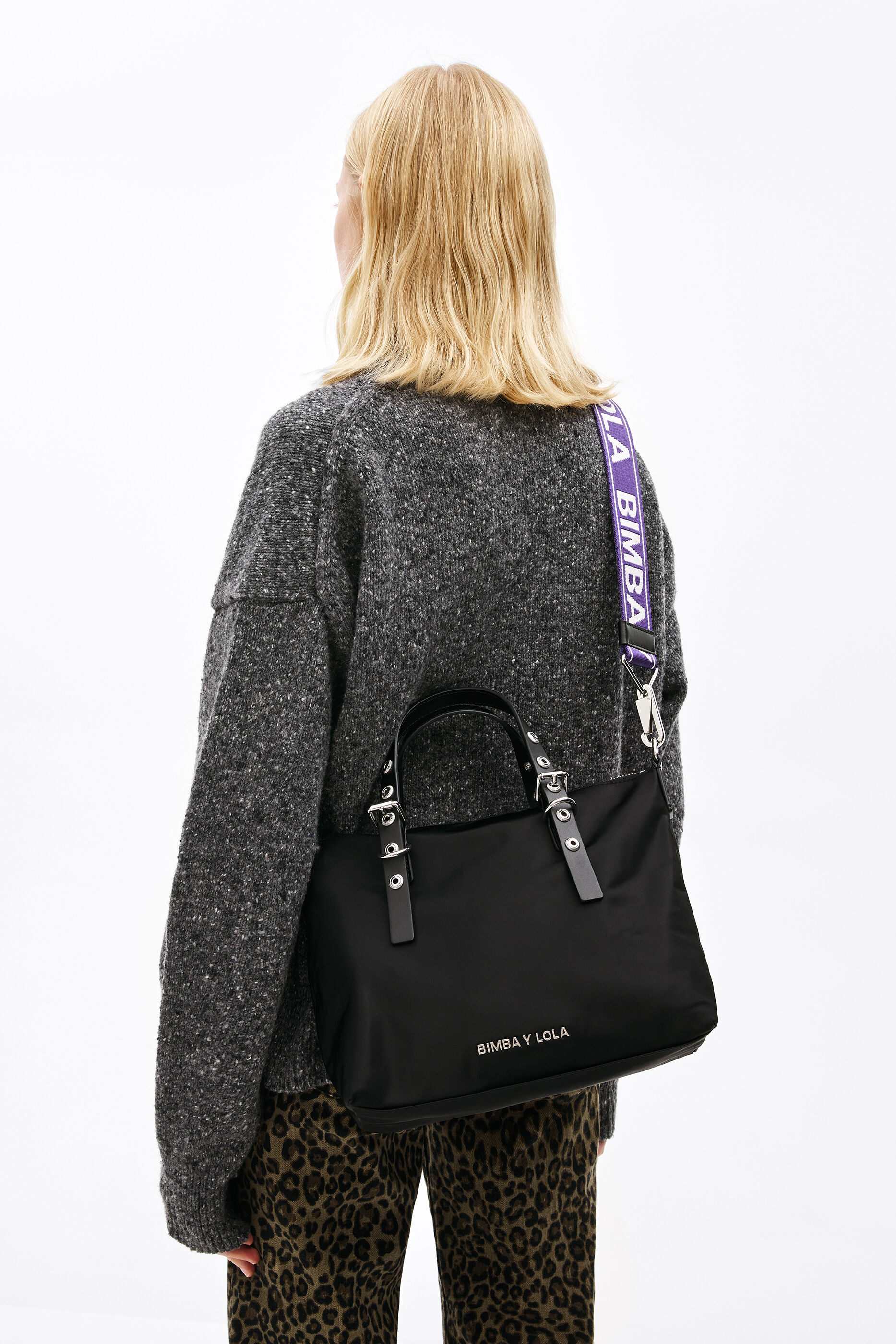Bolso tote M nylon negro