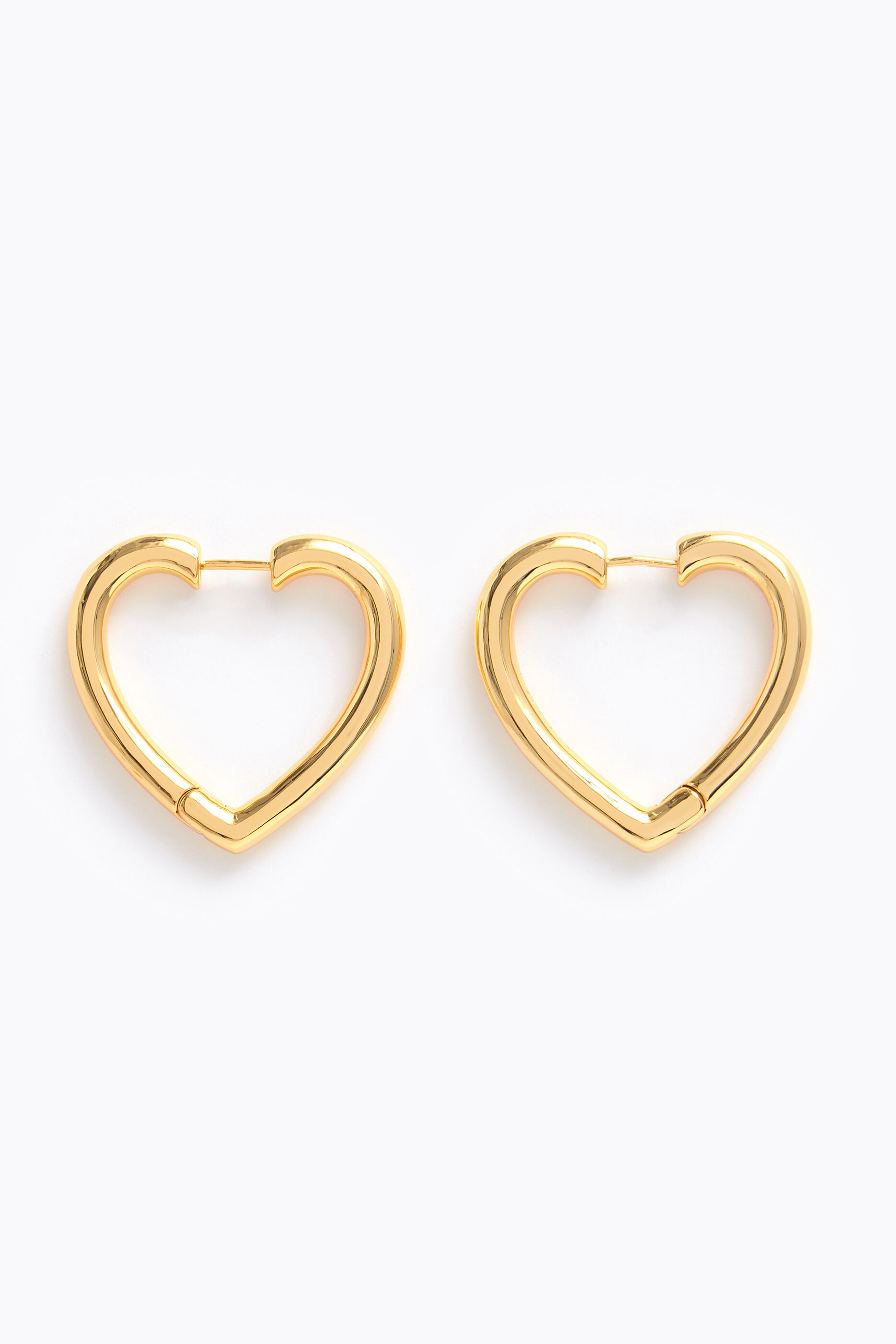 Pendientes rígidos corazón dorado
