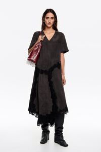 Vestido escote pico encajes negro lavado