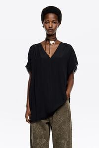 Top escote pico negro