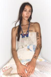 Collar crochet m&aacute;scara bordada azul