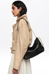 Bolso de hombro mediano piel negro