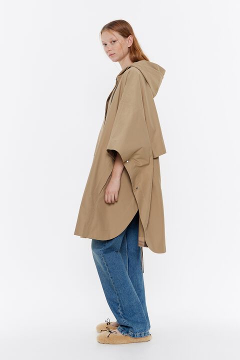 Capa oversize capucha camel Capa oversize capucha camel