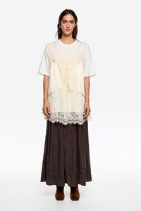 Falda midi l&iacute;nea A pliegues marr&oacute;n