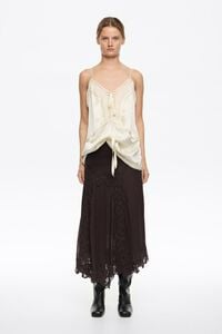 Falda fluida encajes marr&oacute;n oscuro