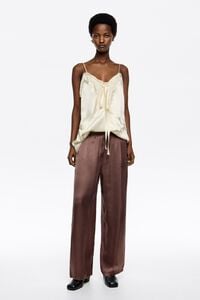 Pantal&oacute;n jogger pinzas marr&oacute;n