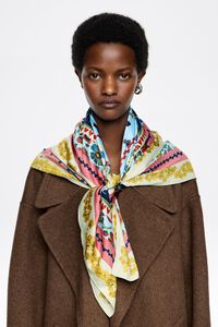 Pa&ntilde;uelo flores marcos conc&eacute;ntricos azul