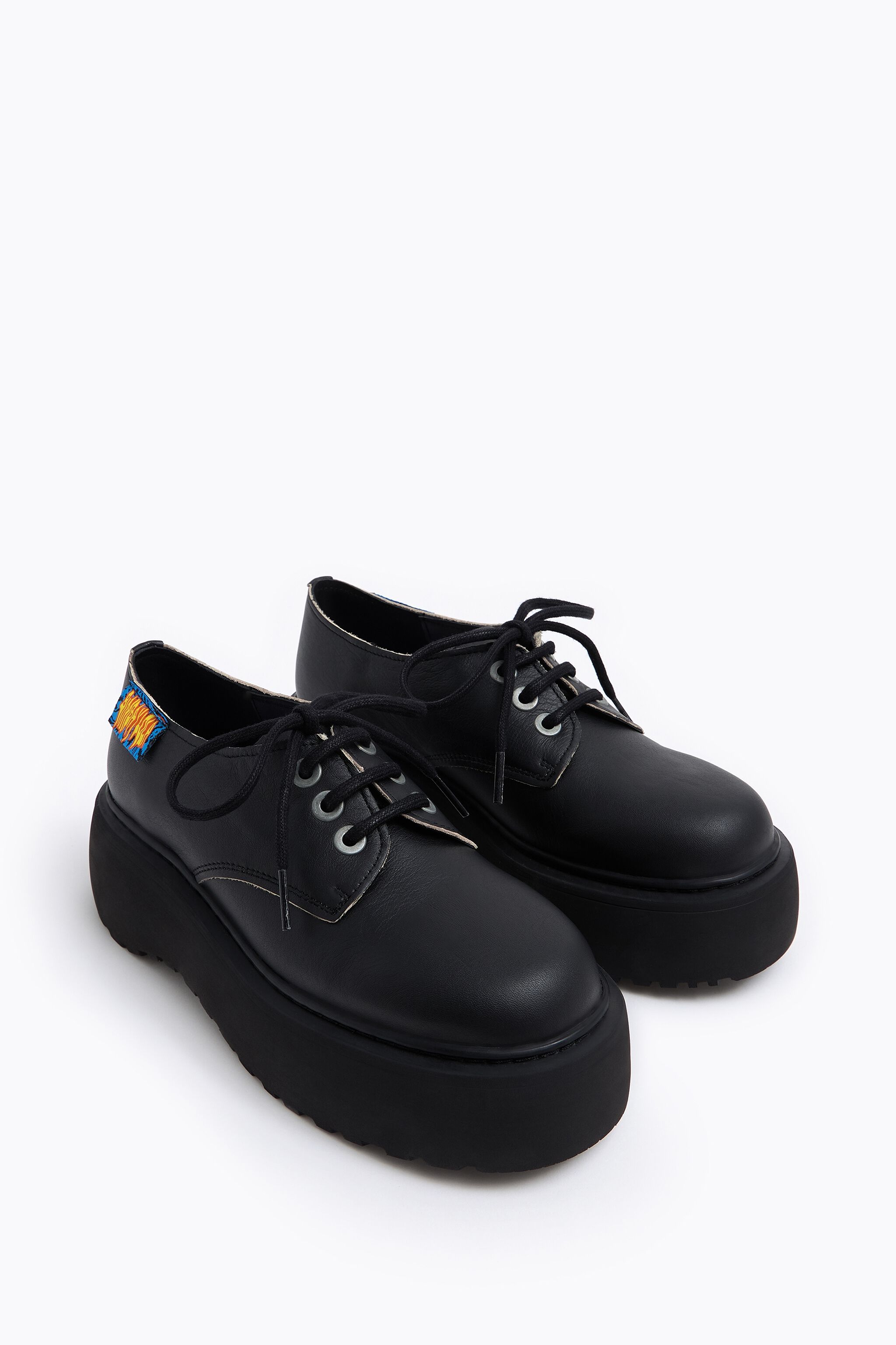Zapato blucher plataforma negro