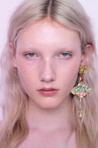 Pendientes coraz&oacute;n textura dorado