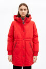 Plumífero midi capucha rojo Plumífero midi capucha rojo